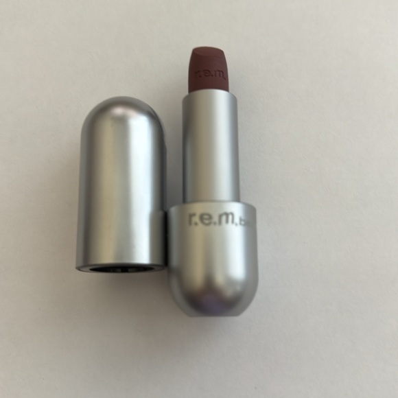 r.e.m.Beauty Bundle Eyeshadow Palette & Matte Lipstick Tiramisu - Picture 8 of 10